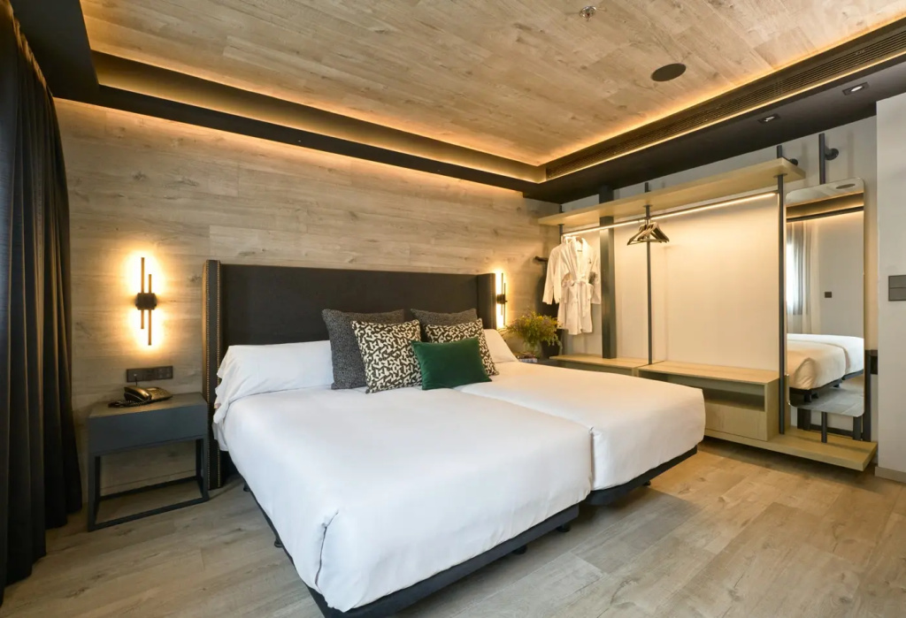 Superior Double room (full double bed)