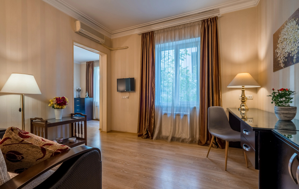 Double Suite with balcony (twin beds)