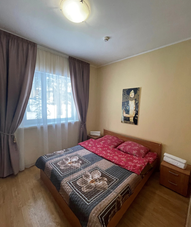 Четырёхместный номер Standard с красивым видом из окна в Нептун-2