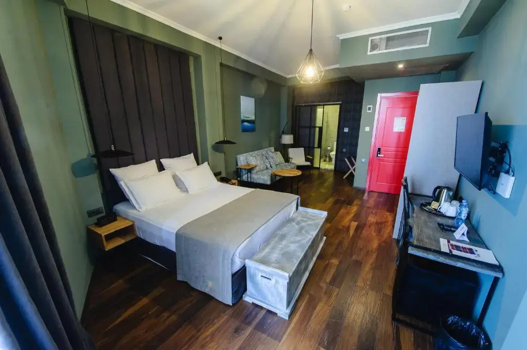 Superior Double room with balcony full double bed