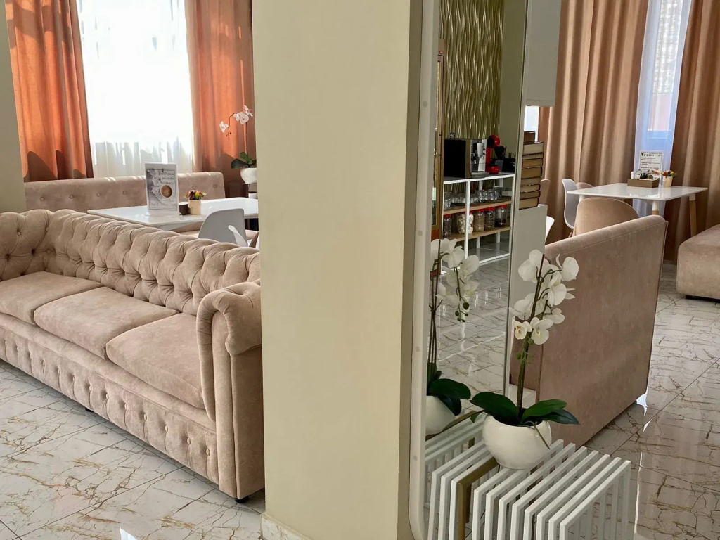 Lobby & Reception