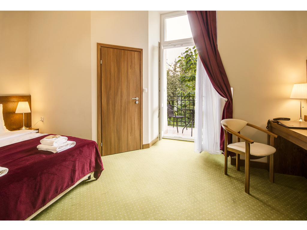 Premium Double room with garden view (full double bed)