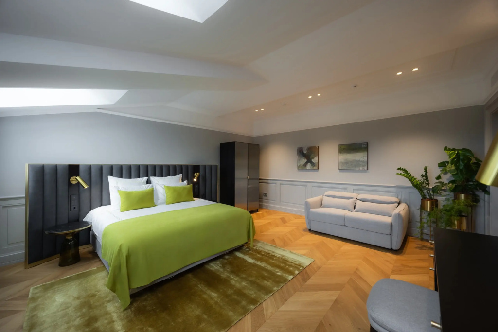 Double Junior Suite with Kremlin view (full double bed)