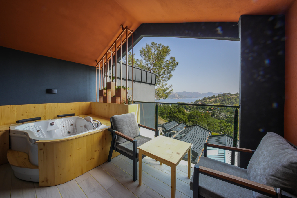 Deluxe Jacuzzi room with sea view