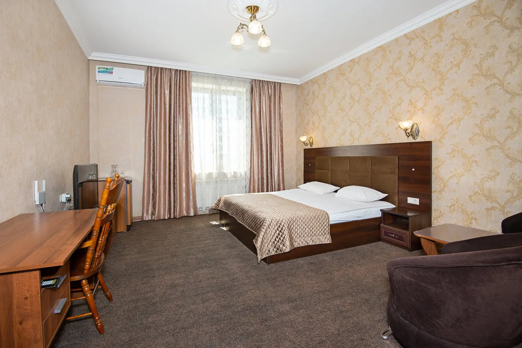 Standard Double room with street view (full double bed)