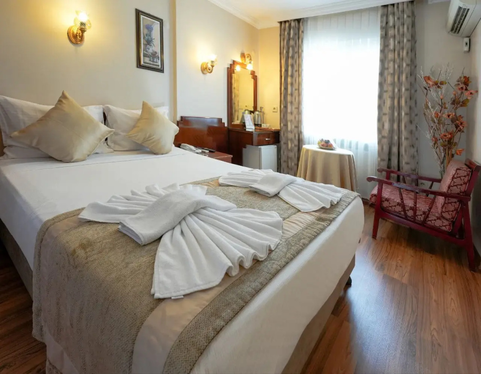 Deluxe Double room with balcony and with sea view (full double bed)