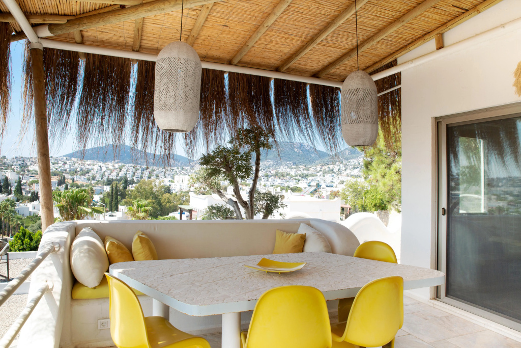 Bodrum Eskiçeşmede Deniz Manzaralı Villa