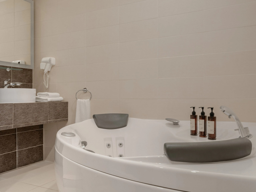 Двухместный люкс King двуспальная кровать в Казахстан