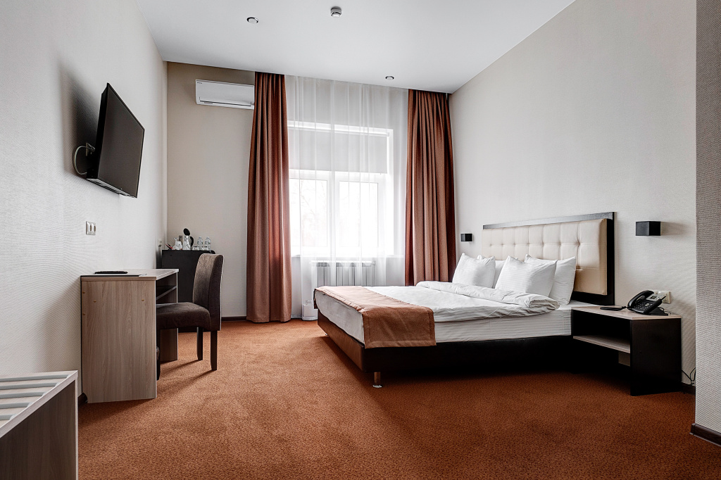 Double Junior Suite with courtyard view (full double bed)