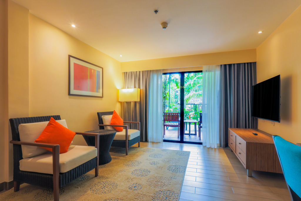 Двухместный люкс с балконом двуспальная кровать в Holiday Inn Resort Phuket Surin Beach, an IHG Hotel