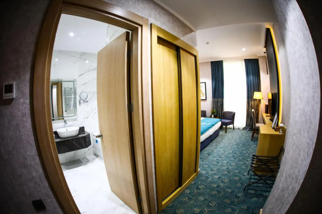 Lobby & Reception