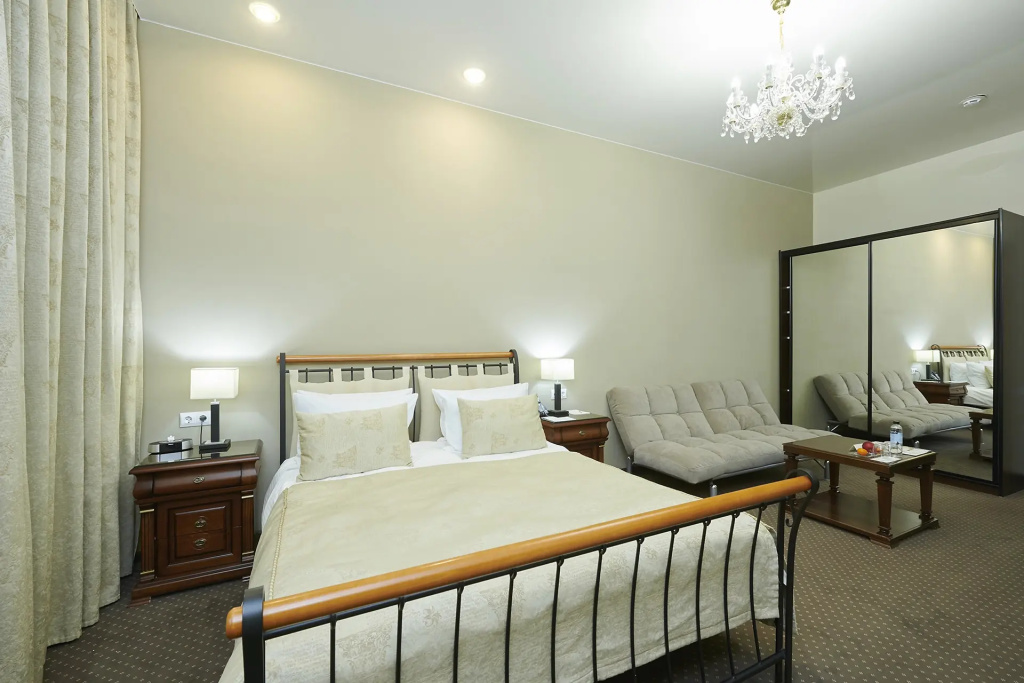 Metelitsa Hotel Room Type - C Double Suite full double bed