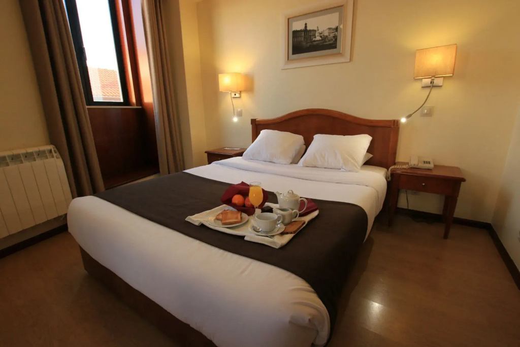 Superior Double room with city view (full double bed)