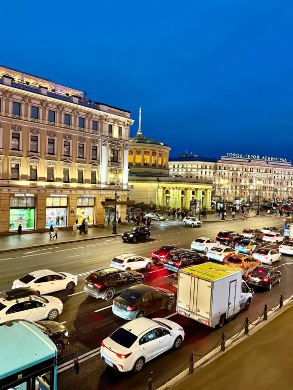 Квартира Двухкомнатные апартаменты с видом на Невский проспект — фото