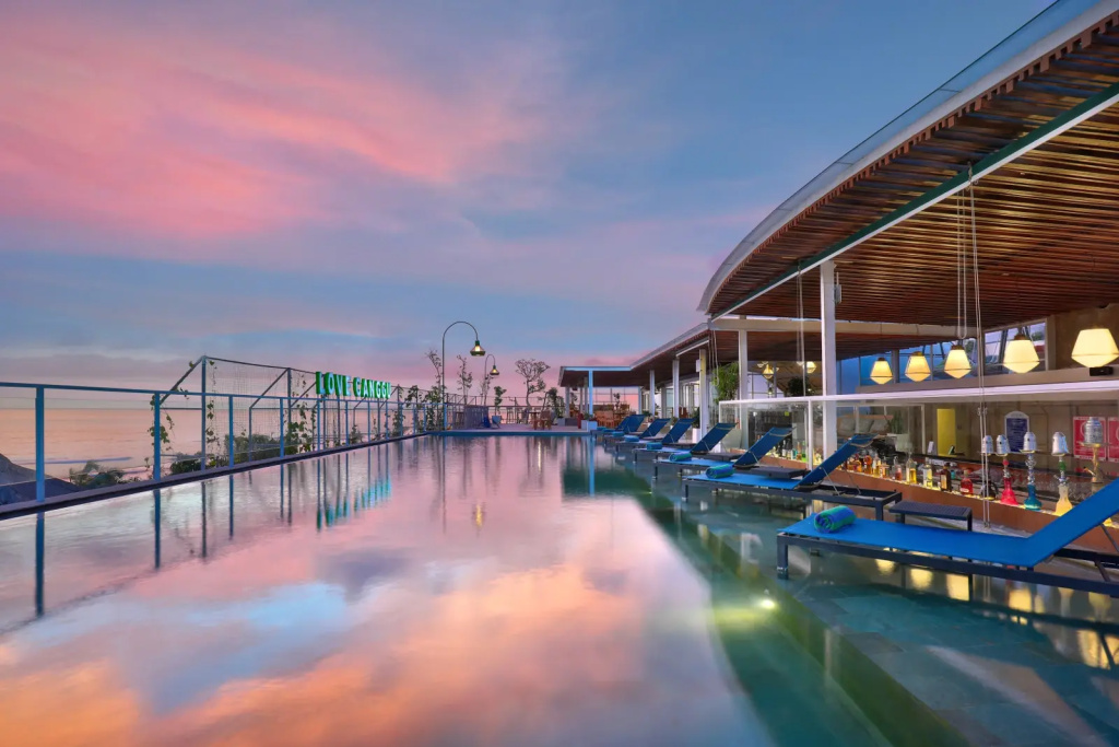 Курортный отель Aston Canggu Beach Resort — фото