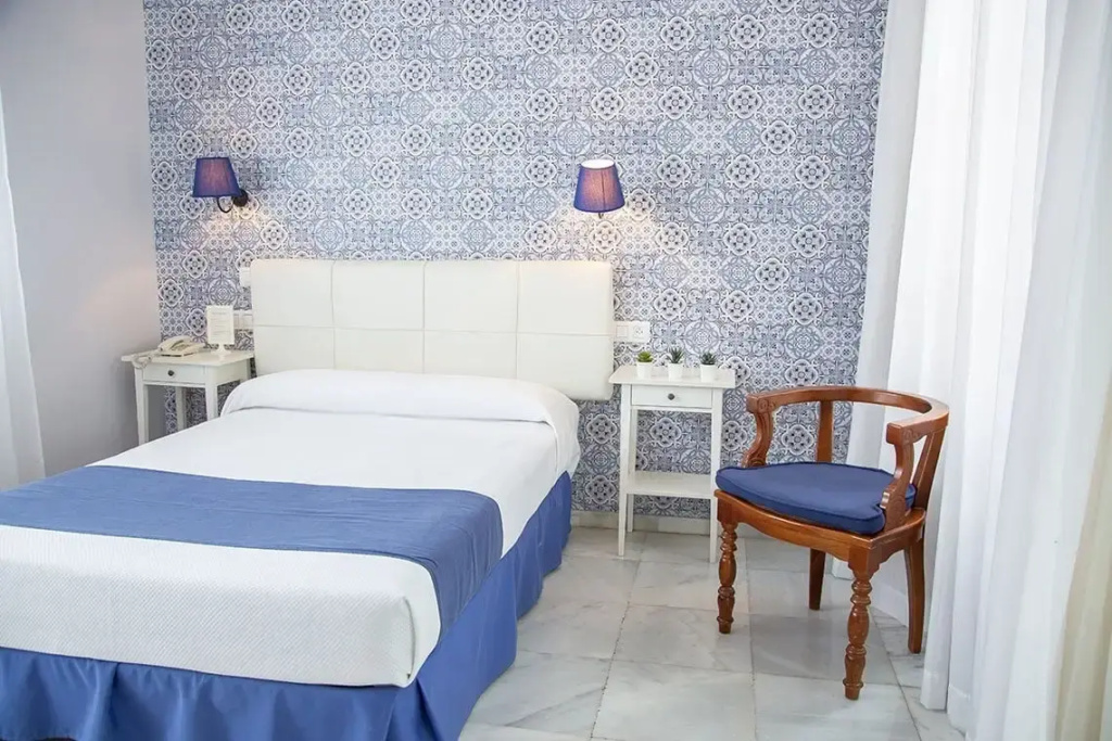 Standard Double room with balcony (full double bed)