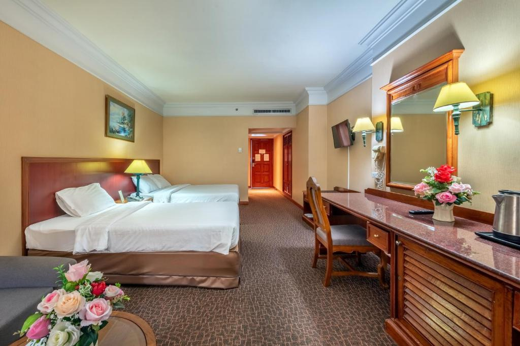Royal Benja Hotel - Big Rooms, Family Friendly — фото