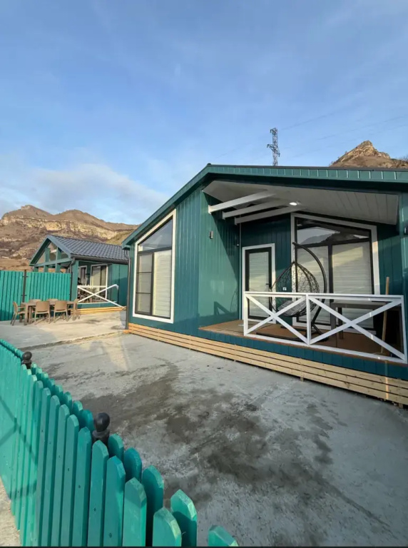 Cottage with mountain view