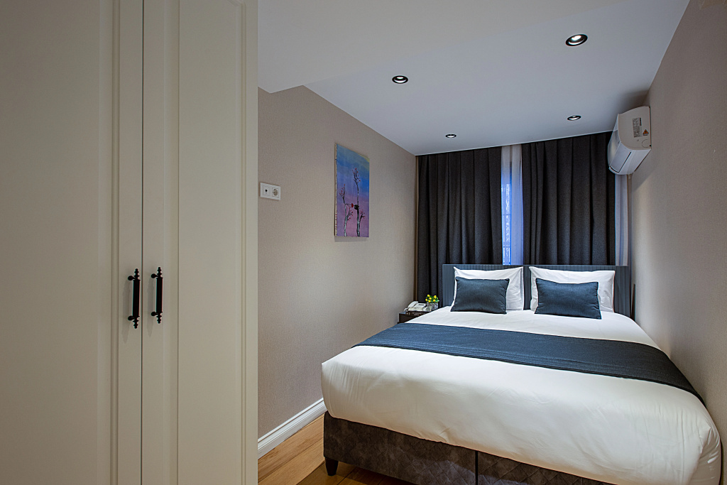 Deluxe Double Suite (full double bed)