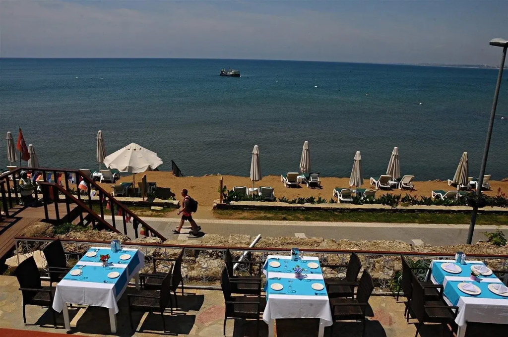 Beach & Waterfront