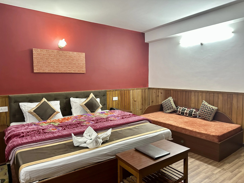 Deluxe Double room with balcony and with view (full double bed)