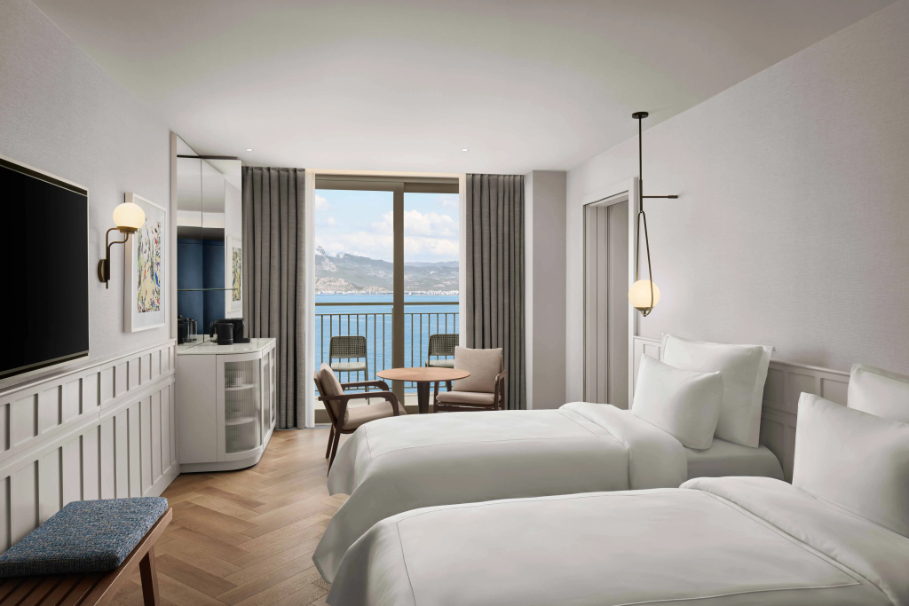 Grand Family room with sea view