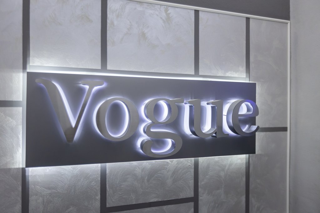 Отель вог анапа. Отель Вогуе Краснодарский край. Отель Vogue Анапа. Персон отеля Vogue Стамбул.