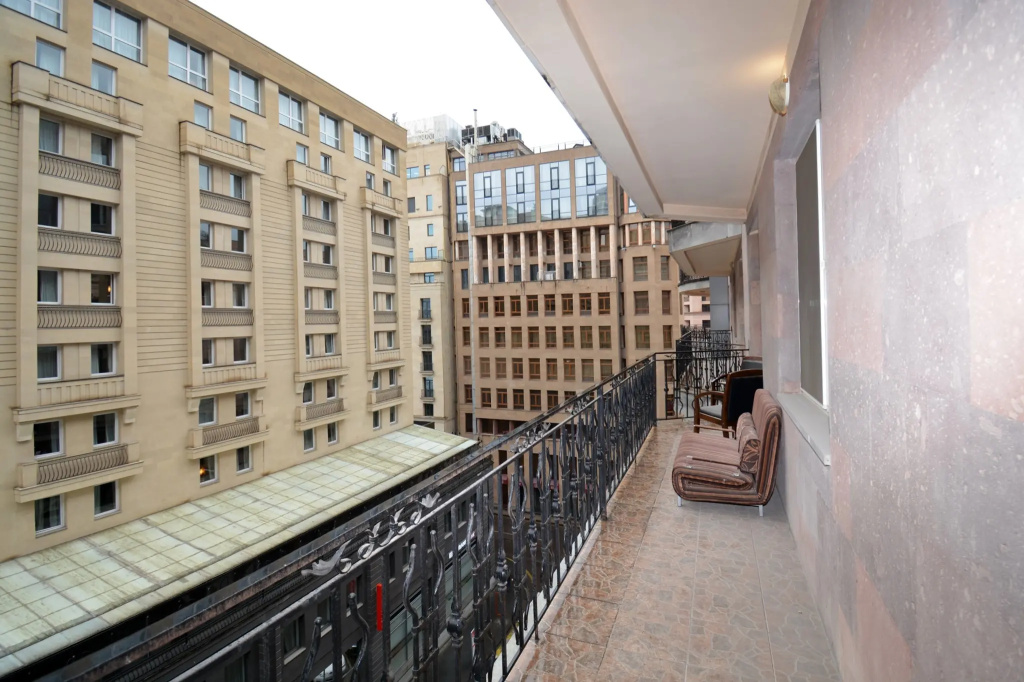 Trekhkomnatnaya Prostornaya na Severnom Prospekte, Hh556 Flat