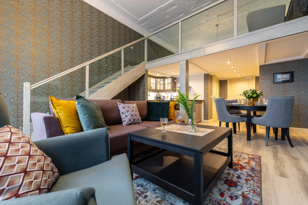 Апартаменты D apartments Двухуровневая студия Гигантские окна потолки 4,2 м — фото