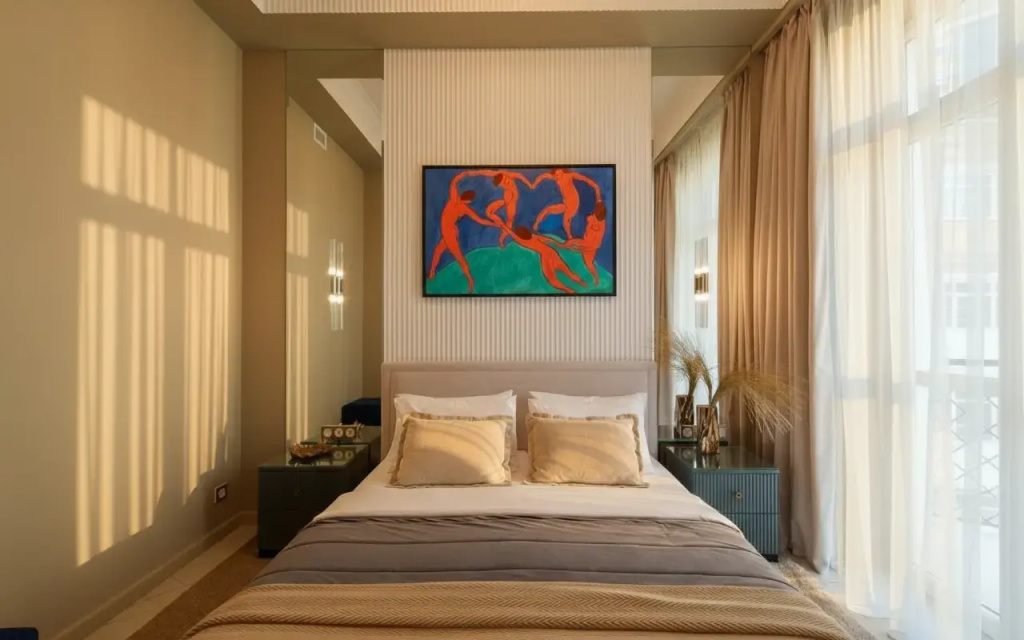 Апартаменты дизайнерские Matisse Apart с выделенной зоной спальни — фото