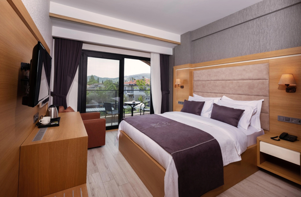 Standard Double room with balcony (full double bed)