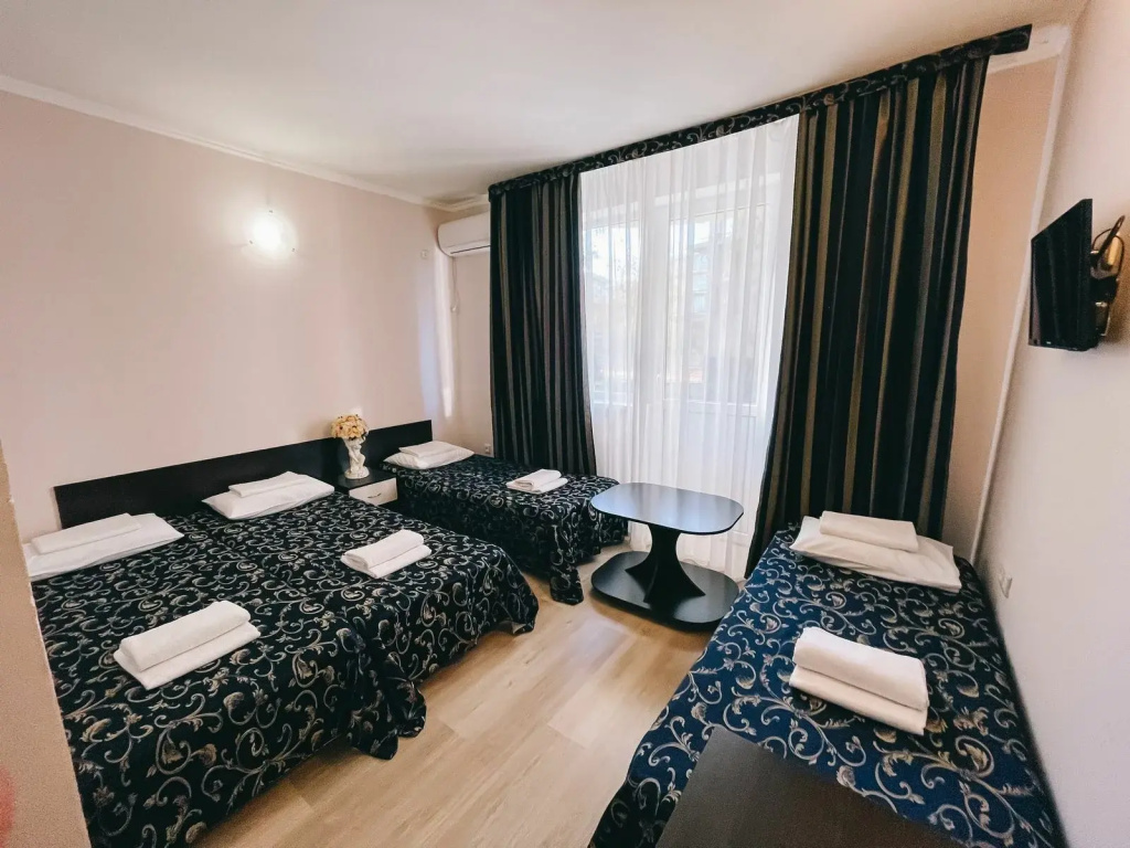 Standard Plus Quadruple room with balcony