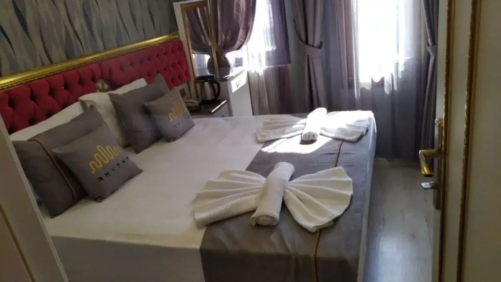 Standard Double room with view (full double bed)