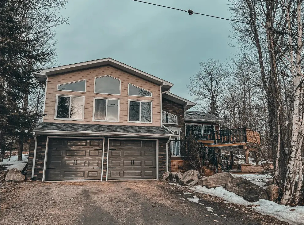 5 Bedrooms Cottage