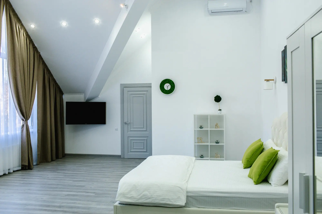 Super Double Suite (full double bed)