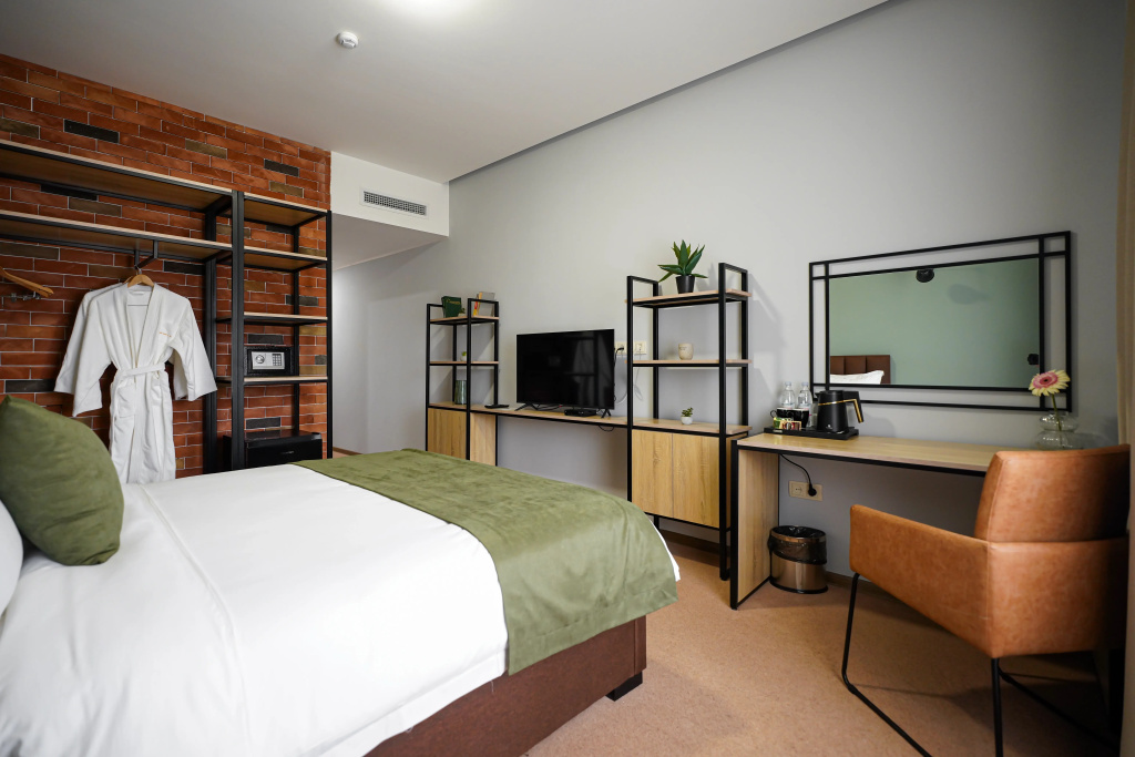 Deluxe Double room with city view (full double bed)