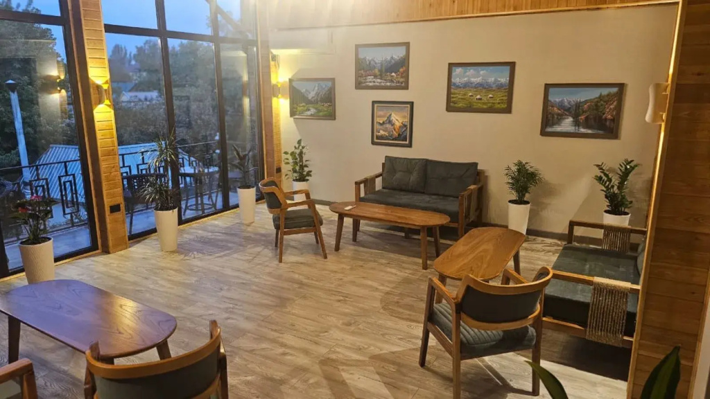 Kausar. Hotel - Général