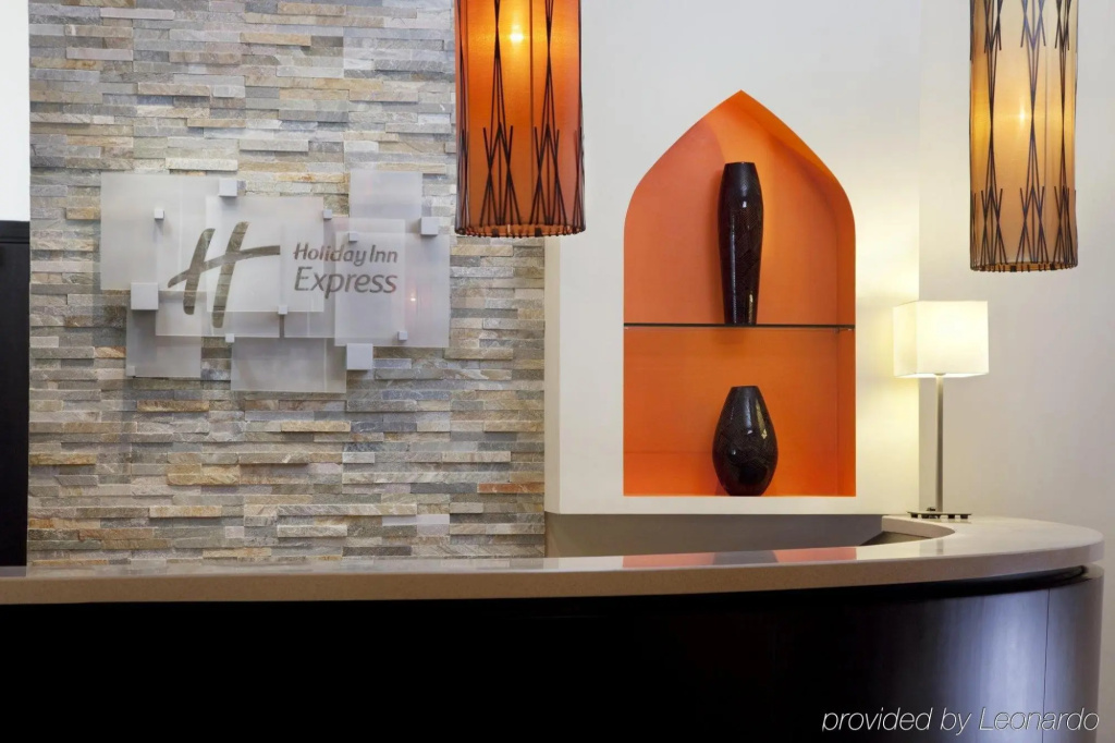 Lobby & Reception