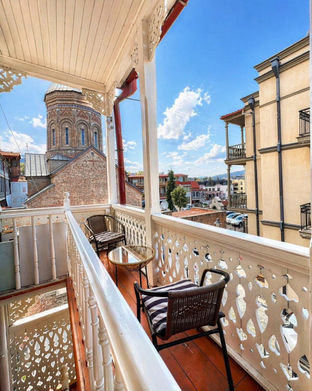 Classic Double room with city view (full double bed)