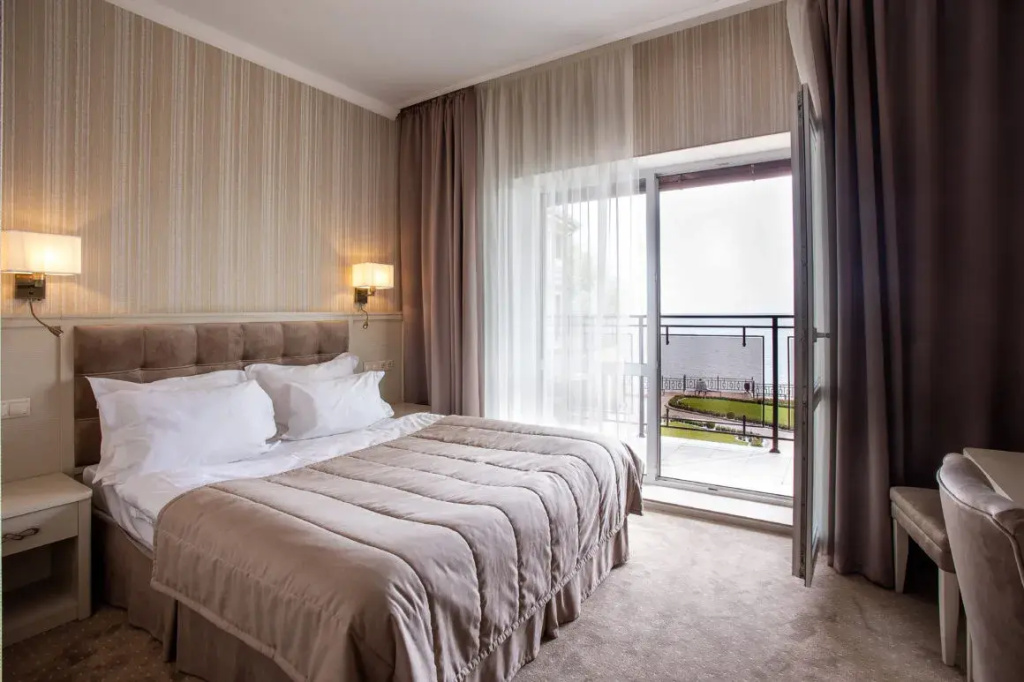 Standard Double room with balcony (full double bed)