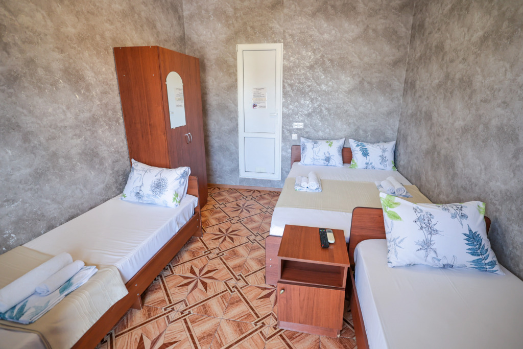 Четырёхместный номер Standard с балконом в Дельфин