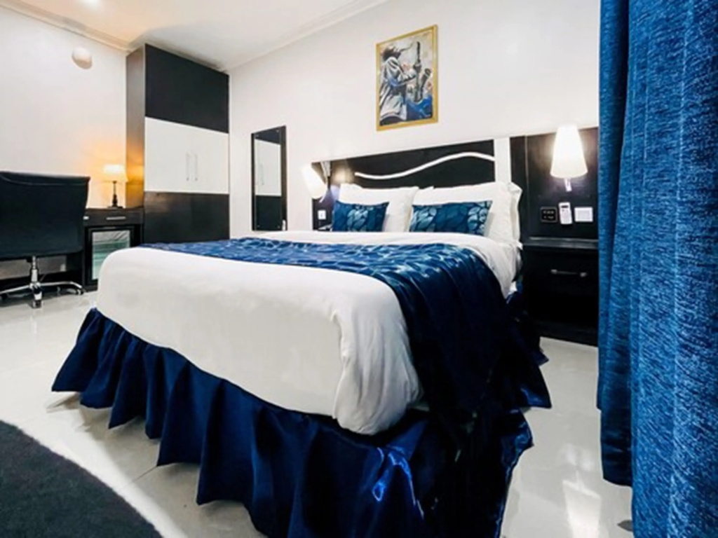 Executive Suite with city view