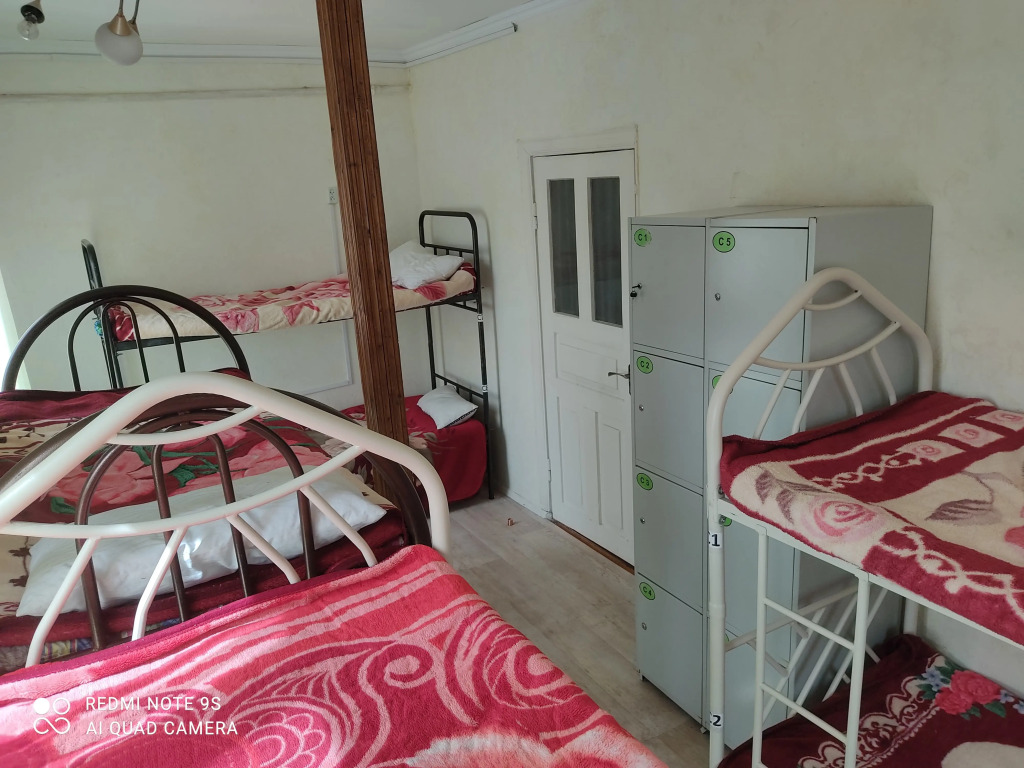 Кровать в общем номере в На Орманова