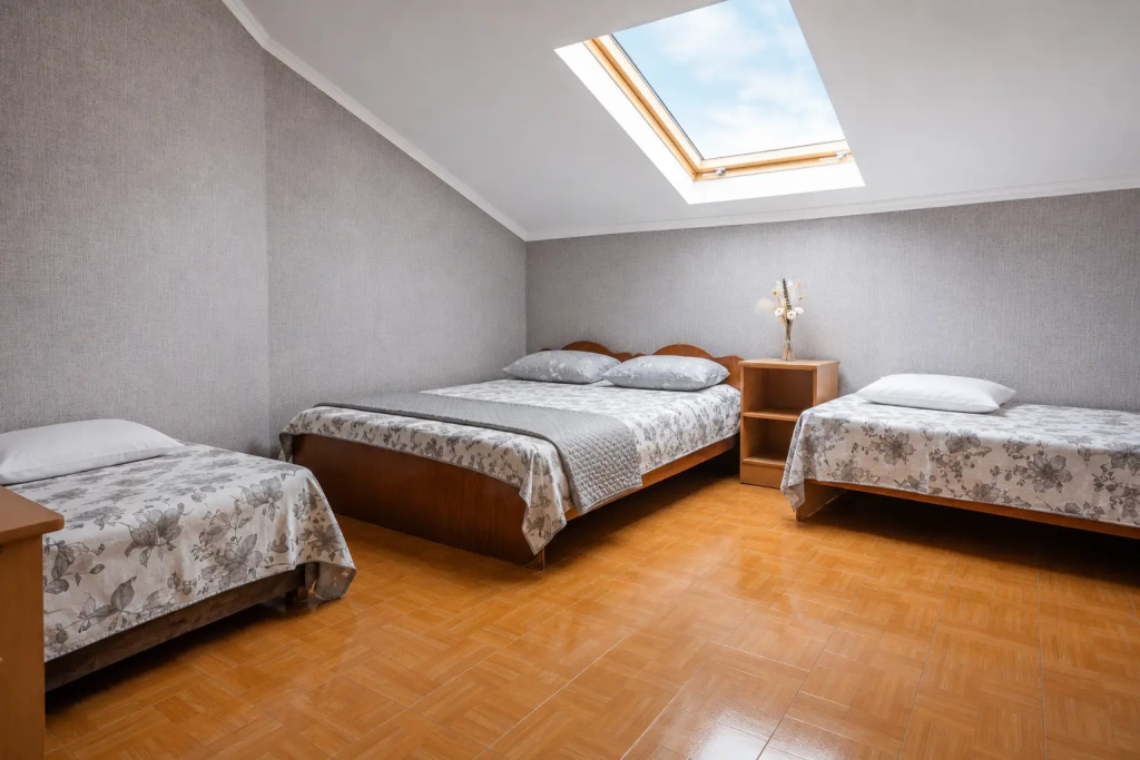 1 Bedroom Comfort room with courtyard view