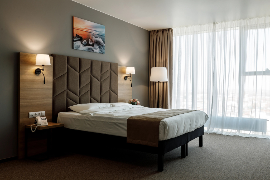 Deluxe View Double room with panoramic city view (full double bed)