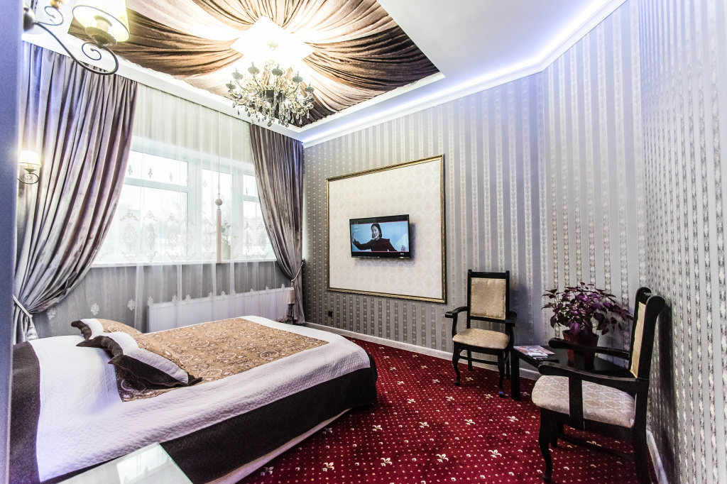Ray Hotel Room Type - Double Luxe with city view full double bed