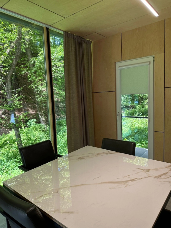 Четырёхместный коттедж с красивым видом из окна в Koban Spa Resort