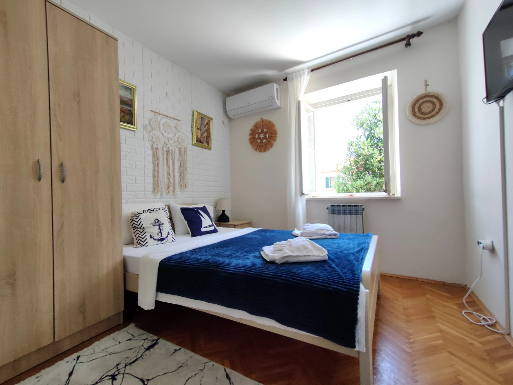 Standard Double room with view (full double bed)