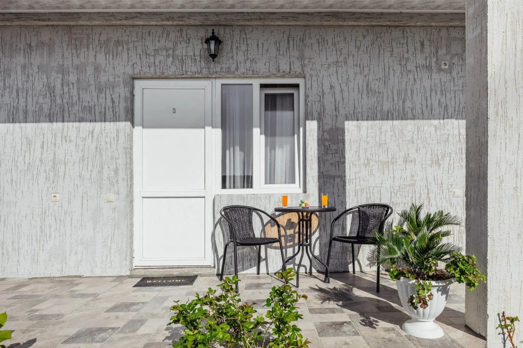 "bronau Liviya" Guest House