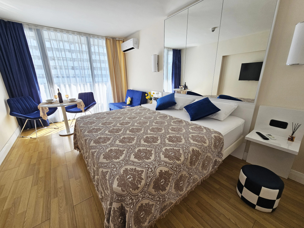 Апартаменты  24 Home Batumi 3718 на первой линии Черного моря — фото